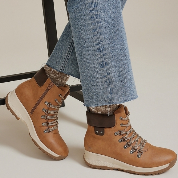 Women's Hiking Boots Tan Lace Up Used Great Shape - Picture 1 of 5